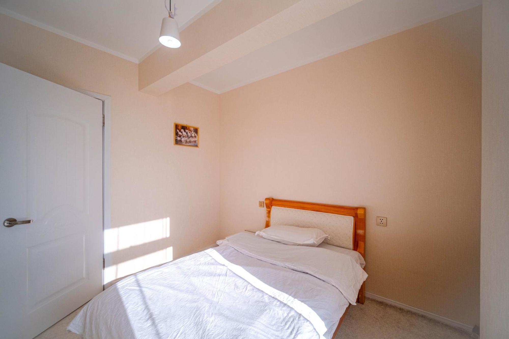 Eagle Town Serviced Apartment Уланбатар Екстериор снимка