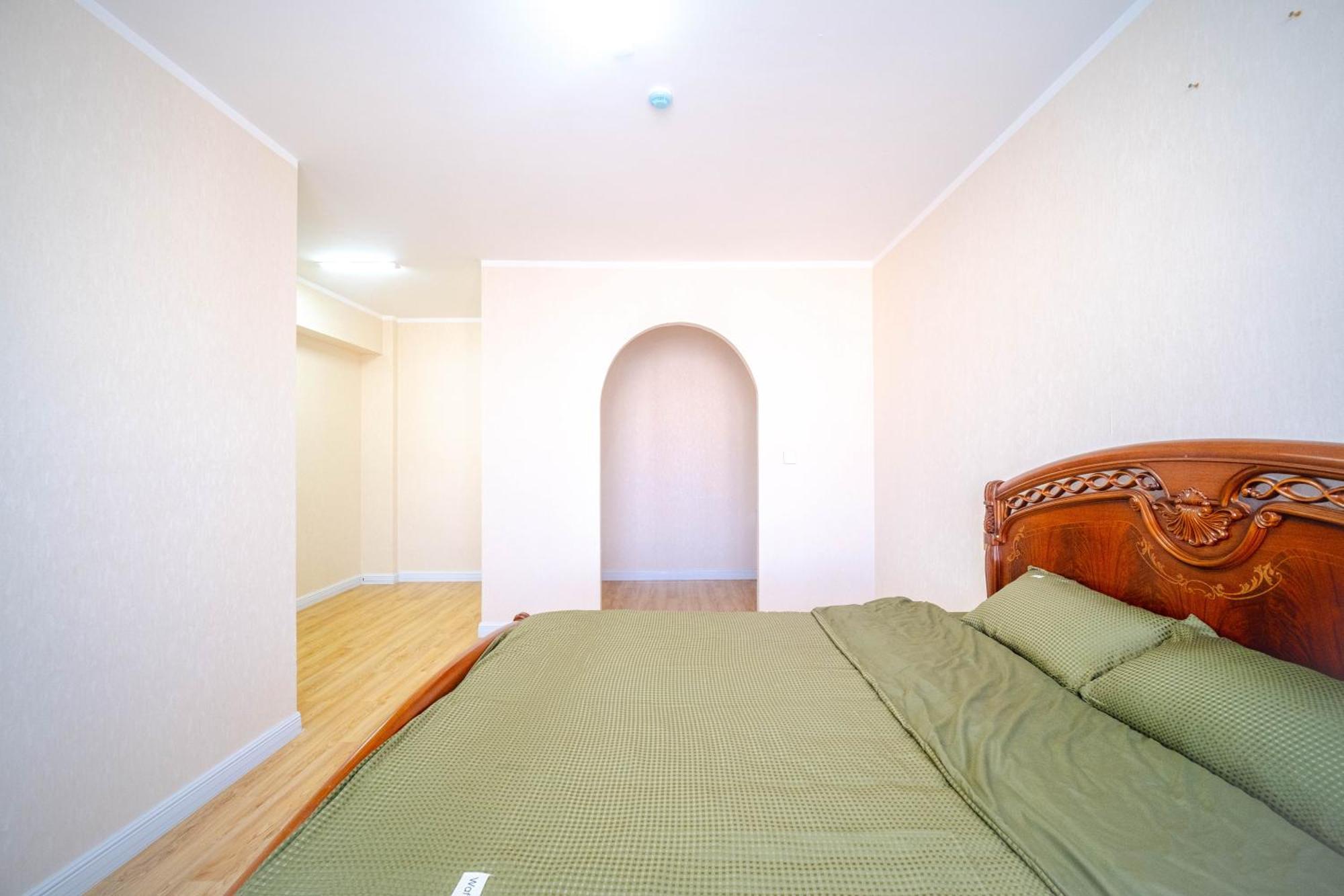 Eagle Town Serviced Apartment Уланбатар Екстериор снимка