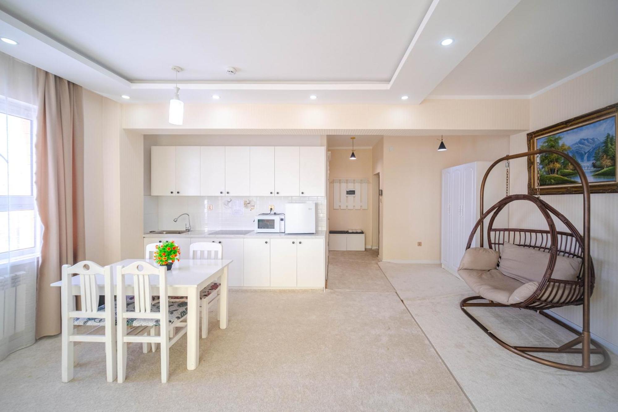 Eagle Town Serviced Apartment Уланбатар Екстериор снимка