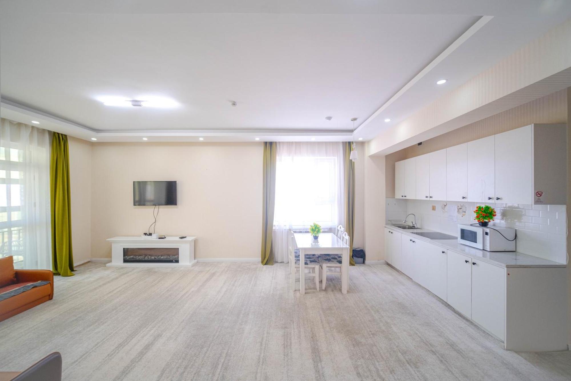 Eagle Town Serviced Apartment Уланбатар Екстериор снимка